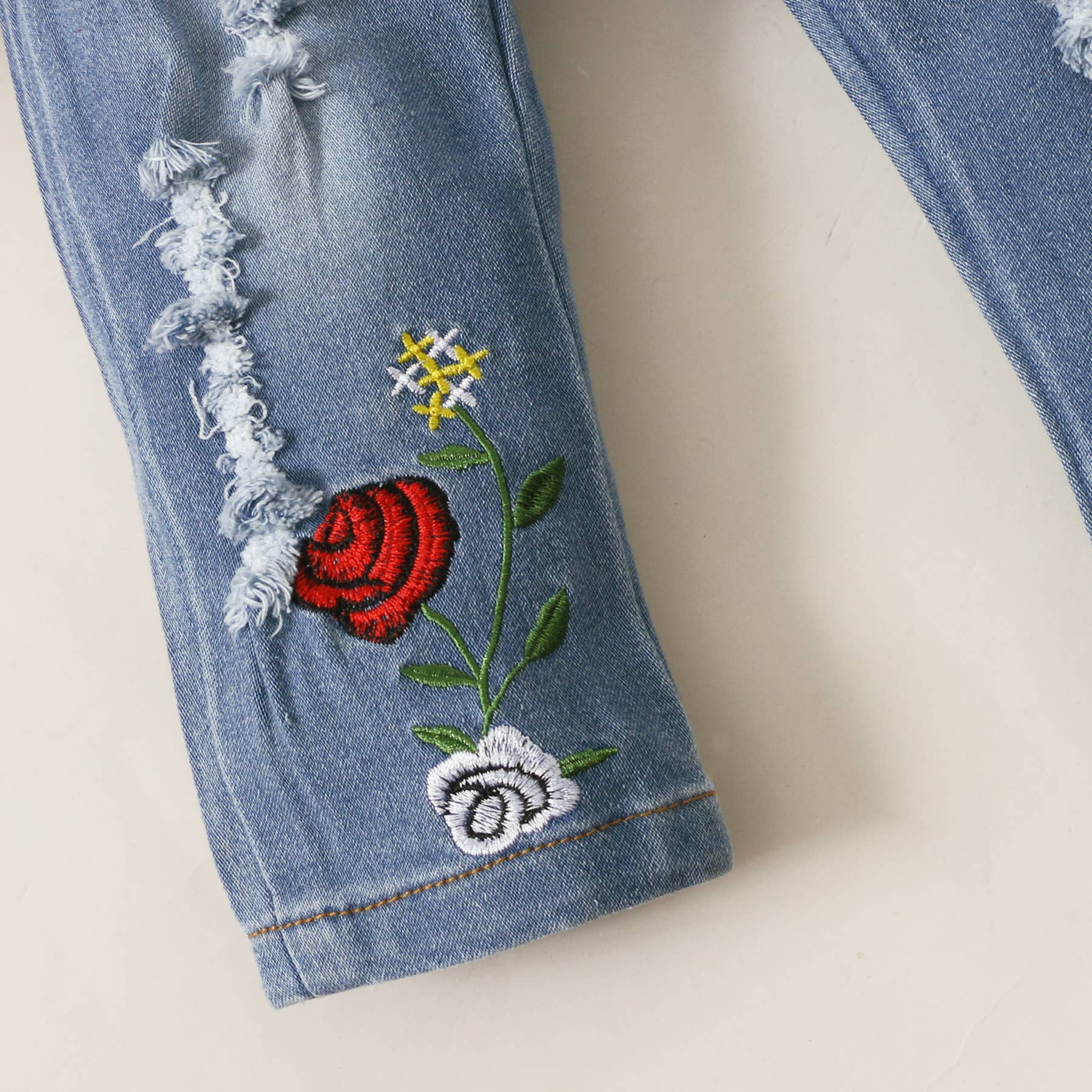 2pcs Baby Red Bell Sleeve Top and Floral Denim Jeans Set - Image 7