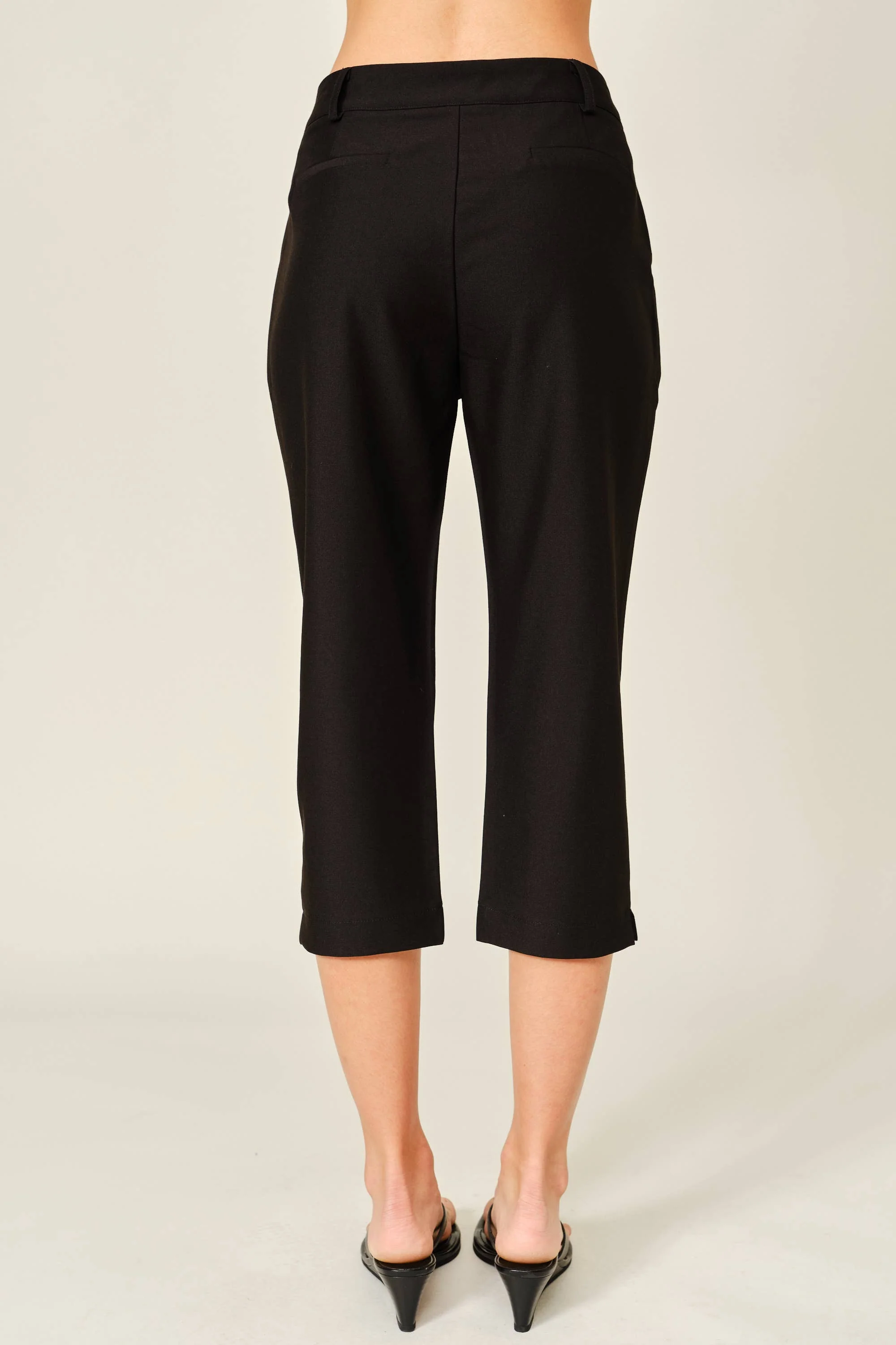 AJP6233 SLIM LEG WOVEN CAPRI PANTS - Image 4