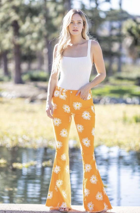 BOHO DAISY PRINT BELL BOTTOM JEANS - Image 3