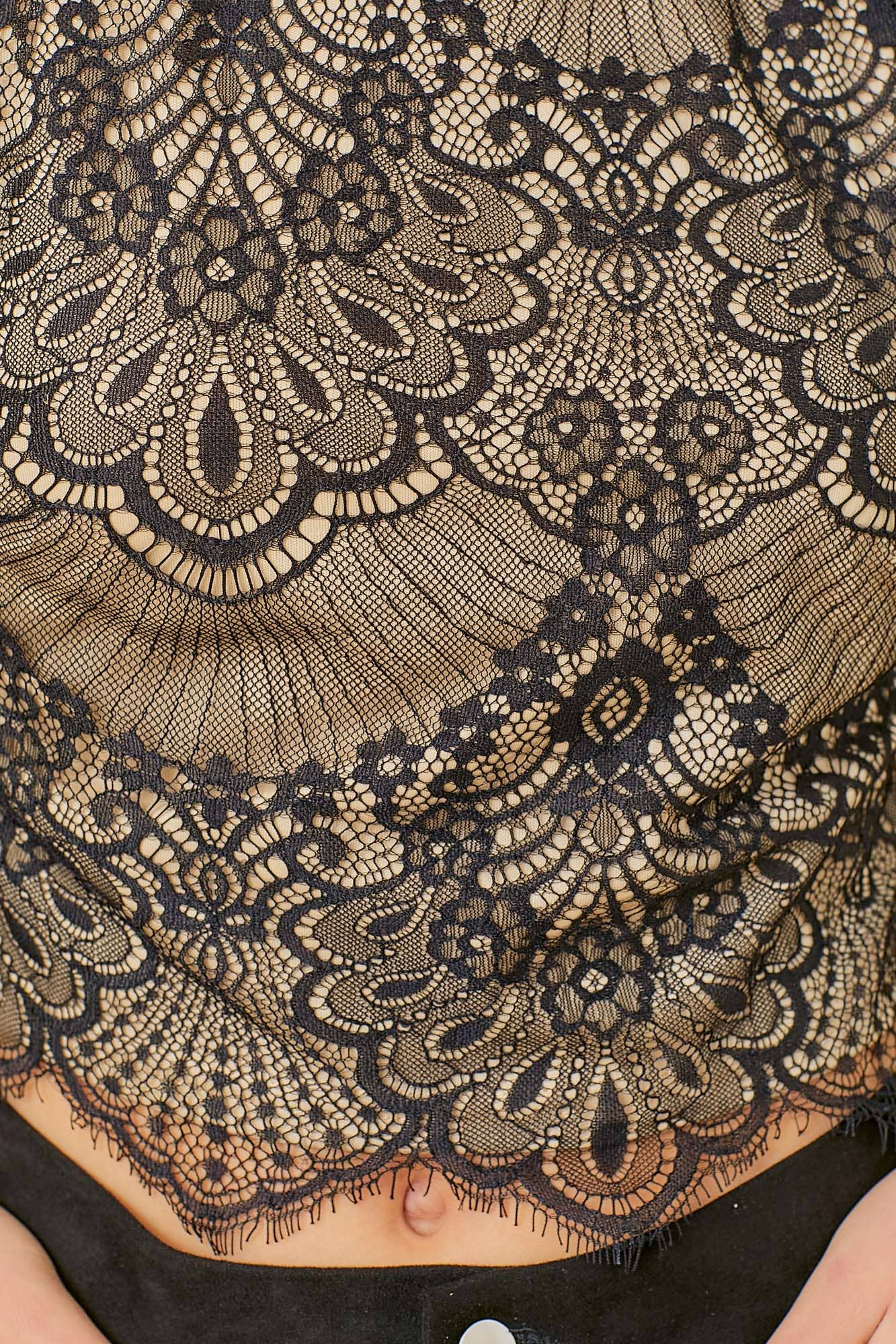 Scallop Lace Sexy Halter Neck Crop Top - Image 3